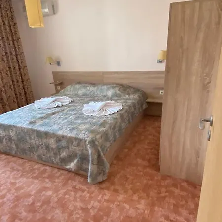Holiday Village Apartment *